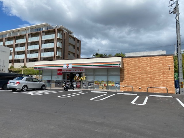 コンビニ　セブンイレブン横浜あざみ野1丁目店（コンビニ）まで53m