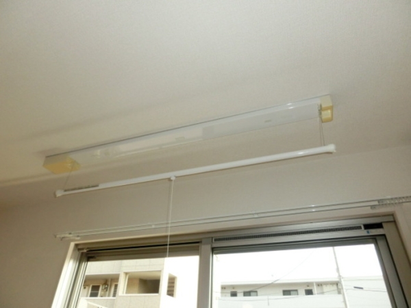 その他設備　室内物干し付きで雨の日も洗濯物が干せます♪