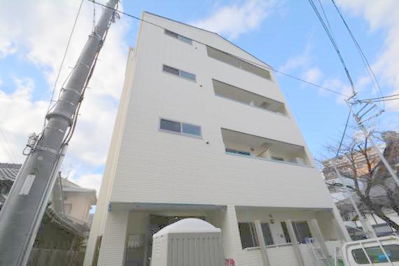 建物外観　閑静な住宅地にある、落ちついた色合いのキレイな建物です。