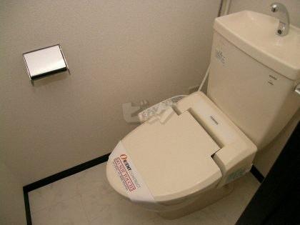 トイレ　嬉しいウォシュレット付きのトイレ！便座温かいですよ♪