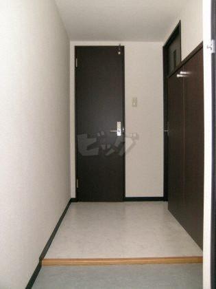 玄関　明るい玄関がお出迎え！