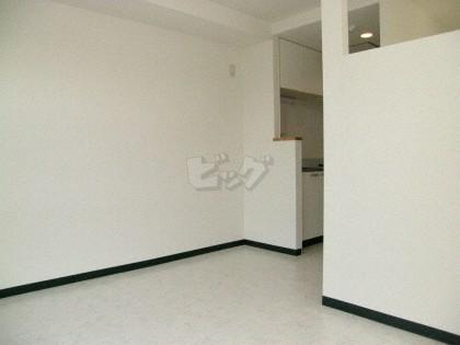 居室・リビング　明るい居間で気持ちまで明るくなりますね！