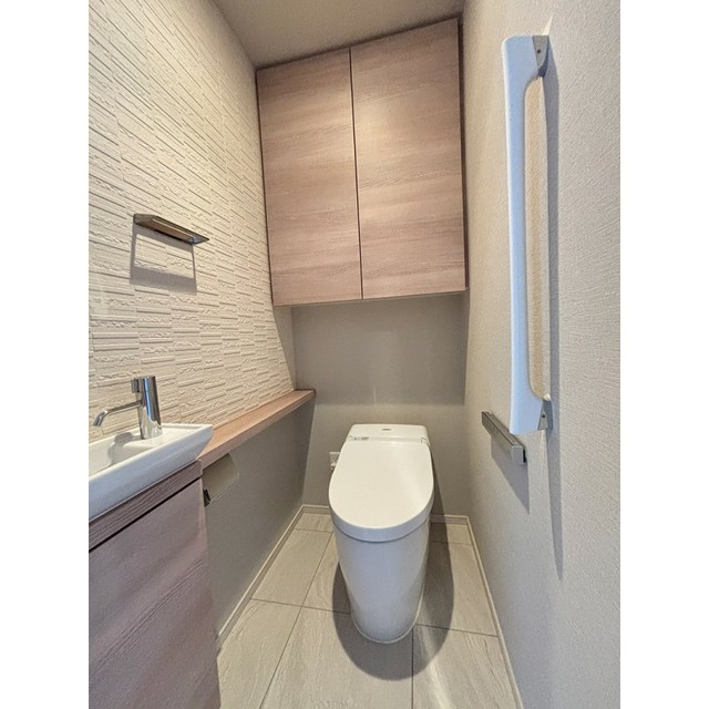 トイレ　※写真は同タイプ住戸です。