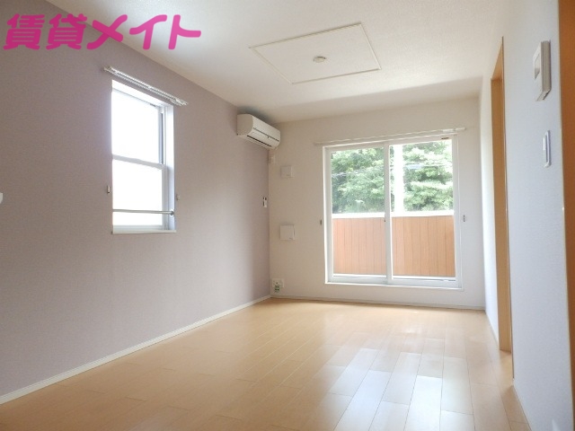 居室・リビング　同タイプの部屋写真です。