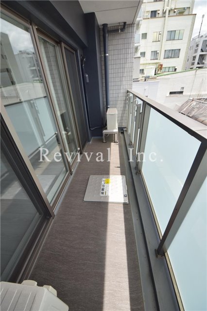 バルコニー　広々したバルコニーでございます