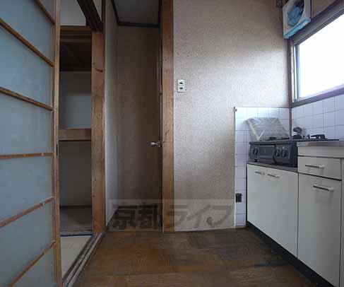 玄関　キッチンに窓があるのが嬉しいですね！