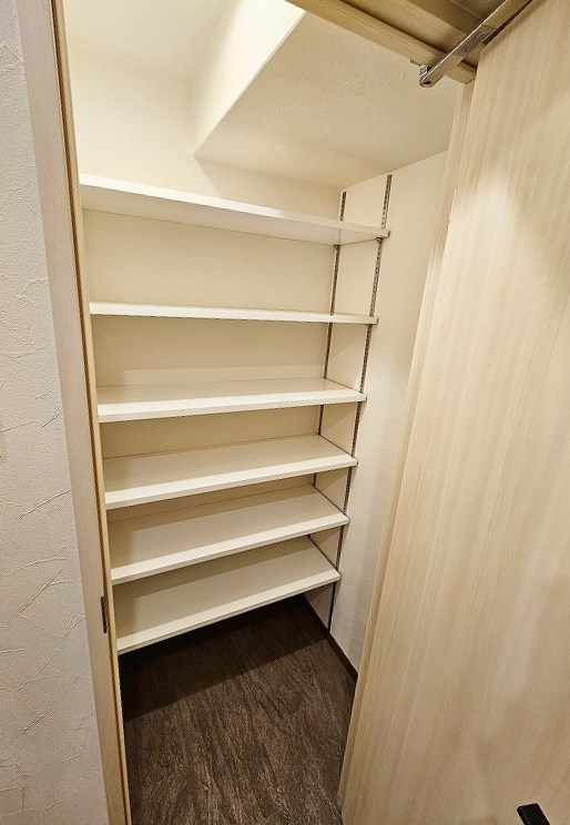 エントランス　同一マンション同型タイプ※床がホワイトになります