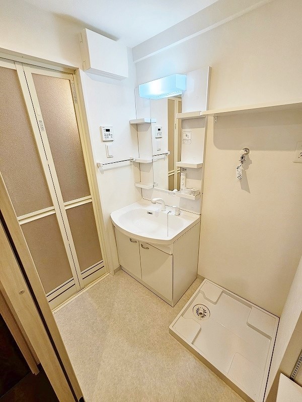 洗面設備　同一マンション同型タイプ※床がホワイトになります