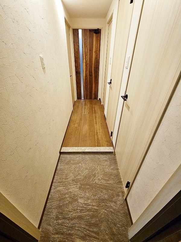 玄関　同一マンション同型タイプ※床がホワイトになります