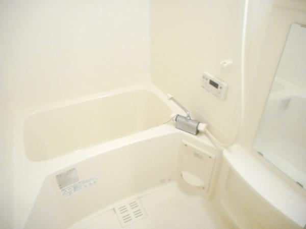 バス・シャワールーム　浴室乾燥機、追い焚き機能付きバス！