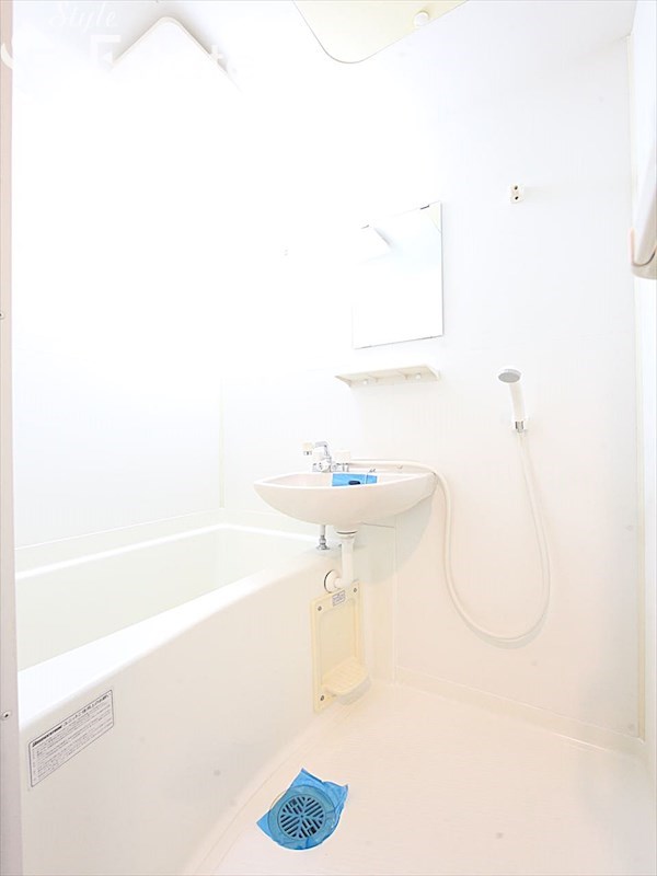 バス・シャワールーム　ベットルーム