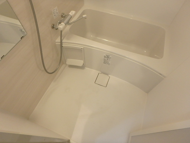 バス・シャワールーム　綺麗で清潔感のあるバスルームです