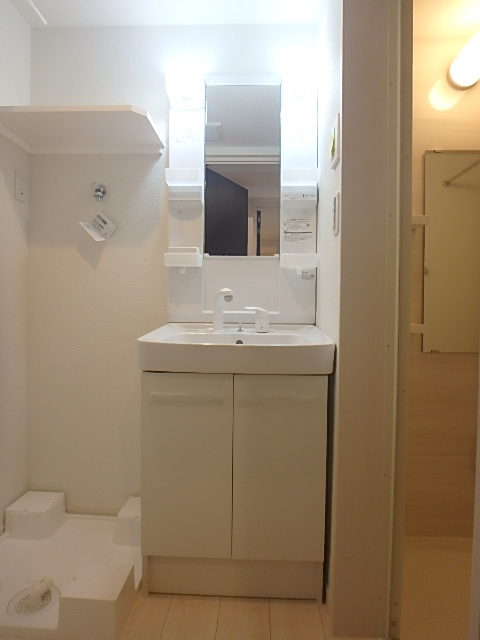 洗面設備　いそがしい朝に嬉しいサイズの洗面台ですね