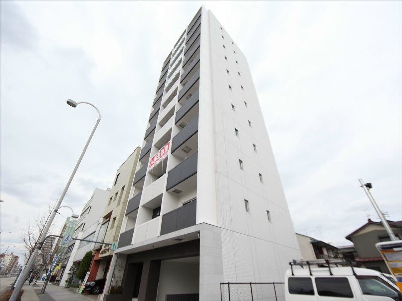 建物外観　外観　オートロック　防犯カメラ付　屋根付き駐輪場有り