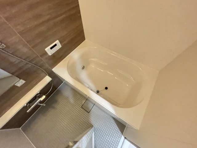 バス・シャワールーム　コンパクトで使いやすいお風呂です