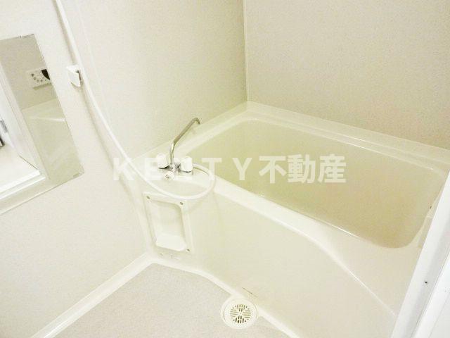 バス・シャワールーム　コンパクトで使いやすいお風呂です