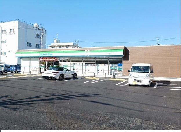 コンビニ　ファミリーマート稲荷町店（コンビニ）まで450m