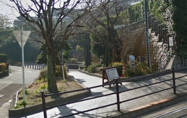 公園　鳥山川緑道（公園）まで332m
