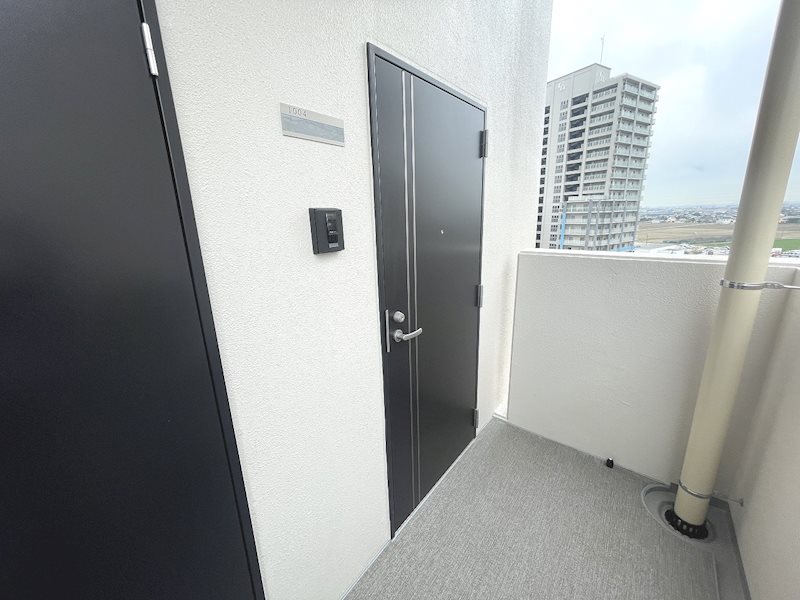玄関　同物件別部屋