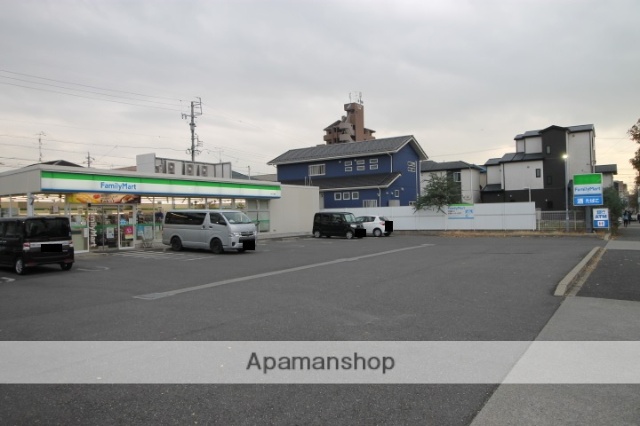コンビニ　ファミリーマート（コンビニ）まで1669m