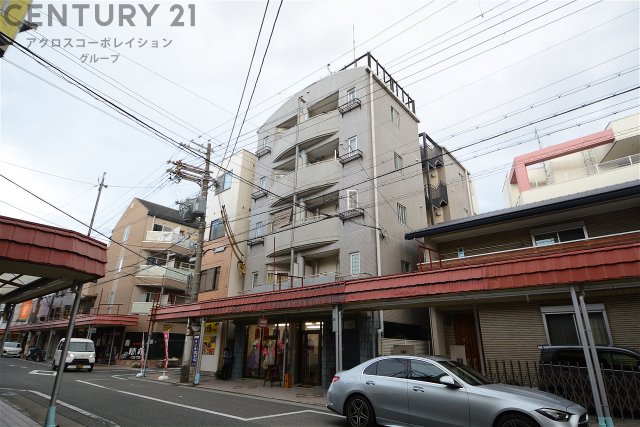 建物外観　エレベーター付きで重たい荷物も楽々♪