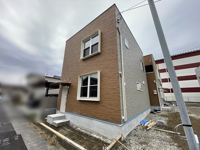 建物外観　建築中