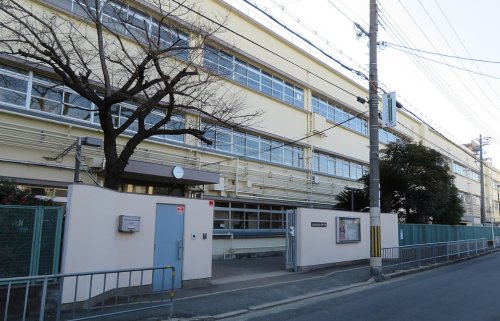 中学校　東大阪市立長栄中学校（中学校）まで731m