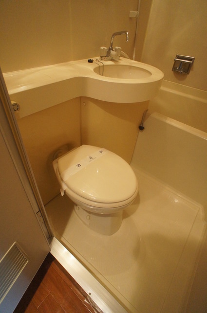 トイレ　清潔感ある洋式トイレです☆丸洗い可能でお掃除も楽々！！