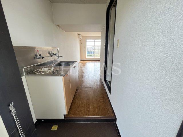 玄関　同物件別部屋です