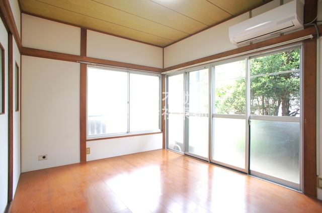 居室・リビング　２面採光なので、明るく風通しのよいお部屋です♪