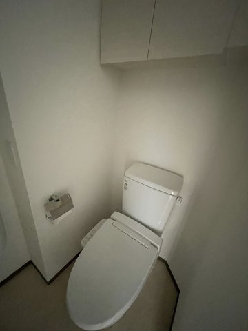 トイレ　温水洗浄便座付のトイレ