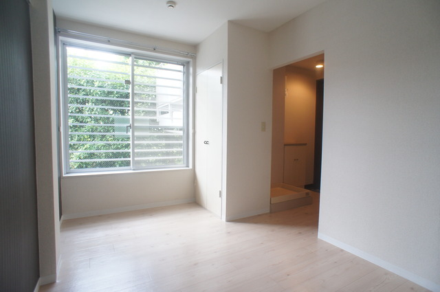 居室・リビング　２面採光なので、明るく風通しのよいお部屋です♪