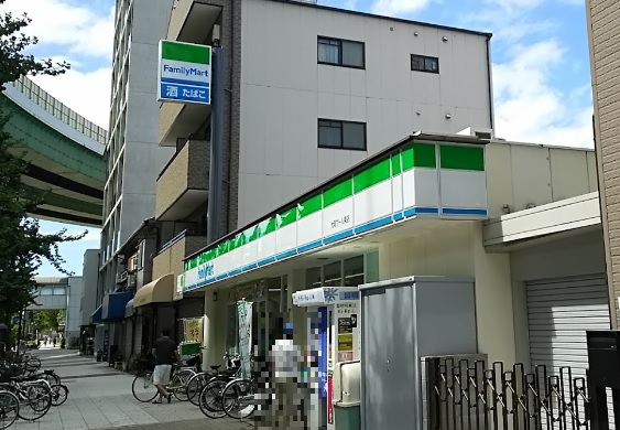 コンビニ　ファミリーマート大阪プール東店（コンビニ）まで287m