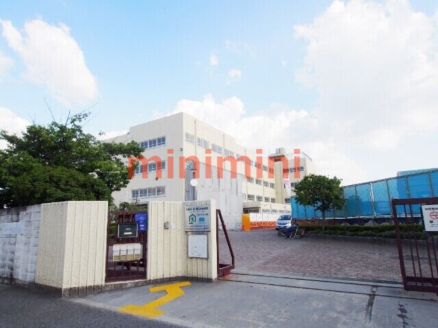 中学校　高槻市立如是中学校（中学校）まで536m
