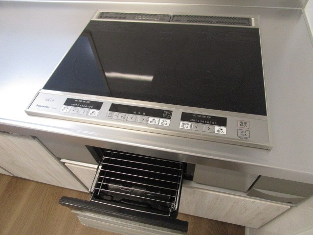 キッチン　2口IHクッキングヒーターグリル付き