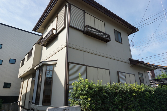 建物外観　◇角地の戸建て賃貸◇敷地内駐車場無料・専用庭もございます。
