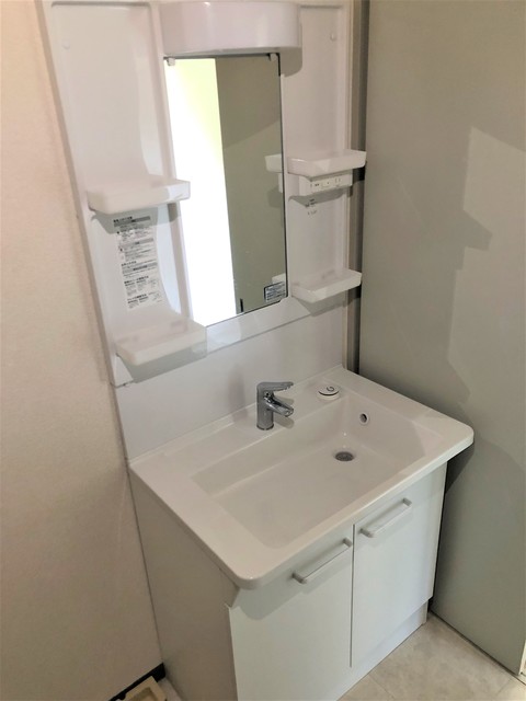 洗面設備　綺麗な独立洗面台です！