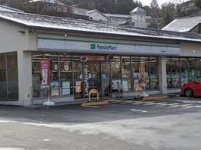 コンビニ　ファミリーマート京都原谷店（コンビニ）まで302m