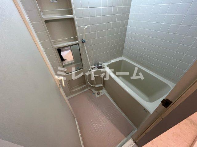 バス・シャワールーム　同建物内別のお部屋の参考写真になります。