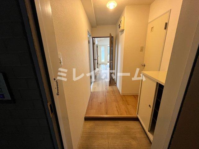 玄関　同建物内別のお部屋の参考写真になります。
