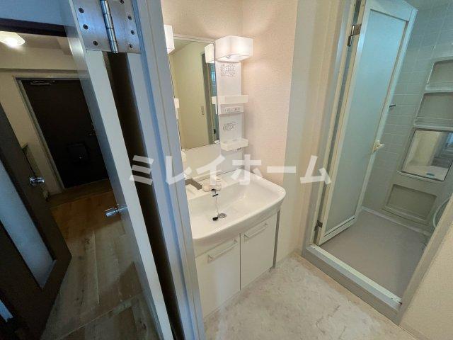 洗面設備　同建物内別のお部屋の参考写真になります。