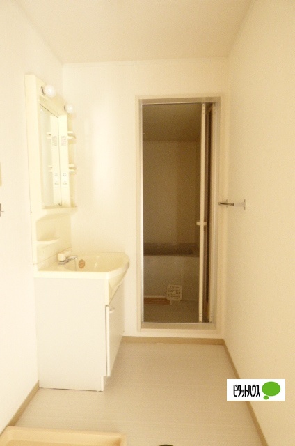 洗面設備　他のお部屋のお写真です