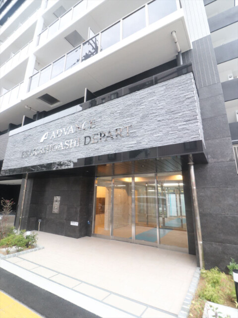 エントランス　入り口はオートロック付きで安心です