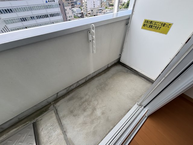 バルコニー　暖かな日差しのふりそそぐバルコニー