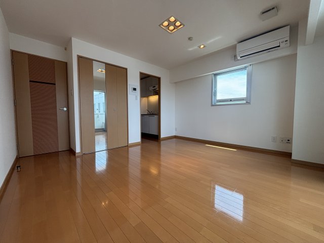 居室・リビング　こちらの居間で趣味の時間をお楽しみください