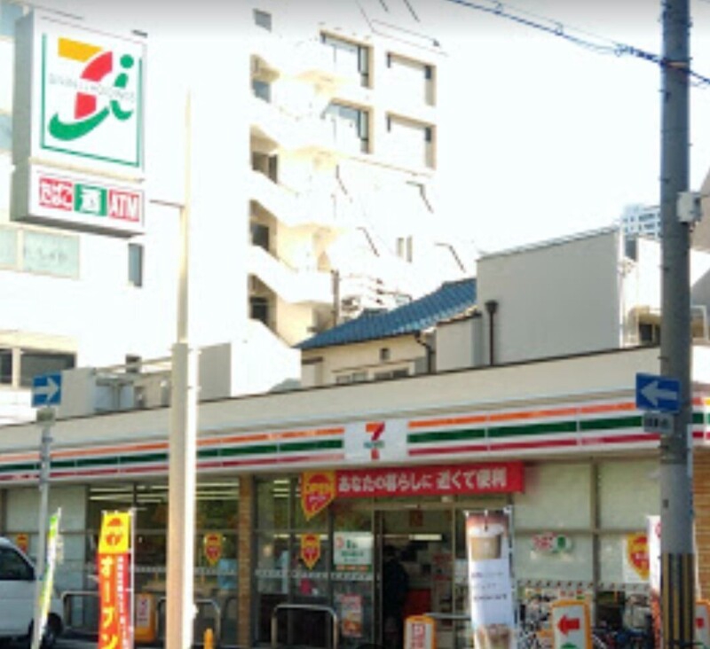 コンビニ　セブンイレブン大阪京町堀3丁目店（コンビニ）まで64m