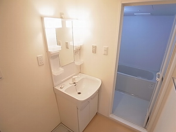 洗面設備　同物件別部屋写真