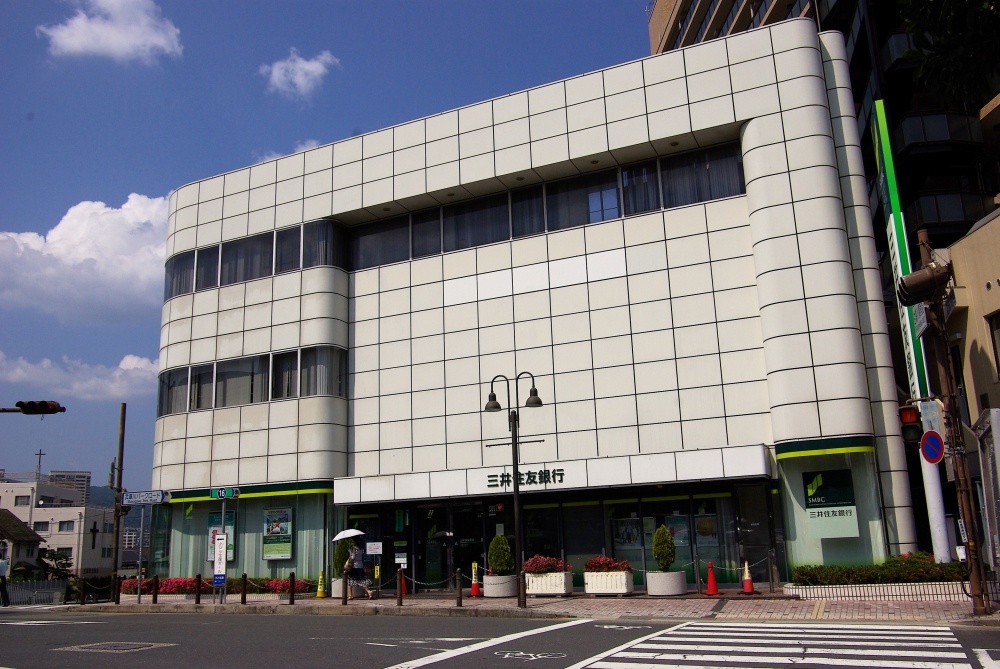 銀行　三井住友銀行 逆瀬川支店（銀行）まで380m