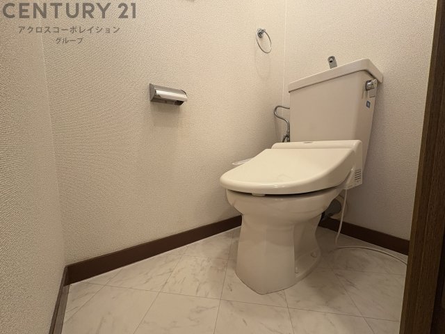 トイレ　温水洗浄便座付きのトイレです♪