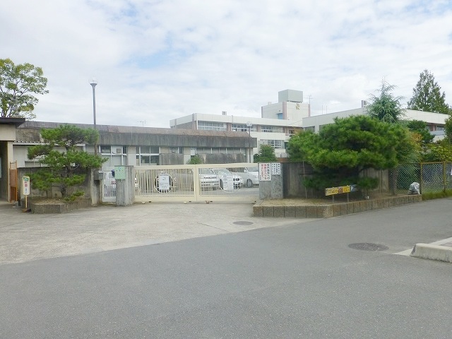小学校　大和郡山市立郡山北小学校（小学校）まで363m
